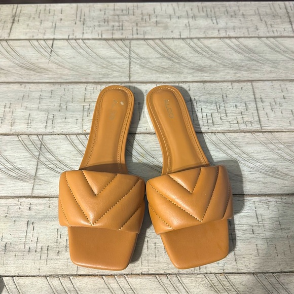 ♥️ALDO Quilted open toe flats - Picture 3 of 7